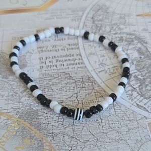 Black & White Beaded Stretch Bracelet - Classic Striped Accent